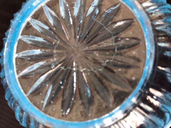 アンティーク　カットガラスの器　お花の形