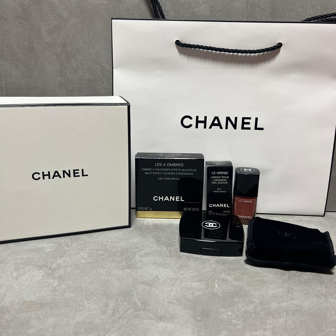 LES 4 OMBRES アイシャドウパレット & ネイルカラーセット