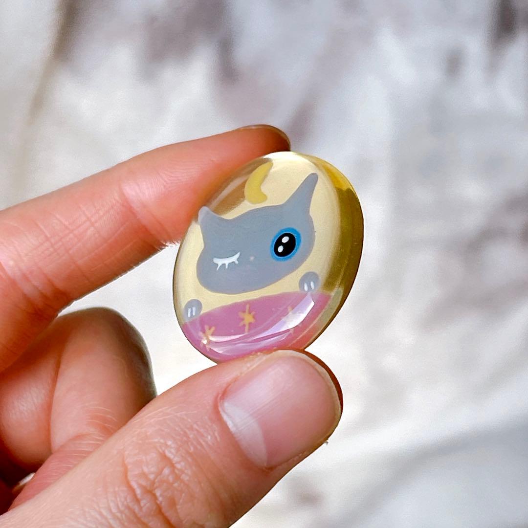 手描き　おやすみなさい　ロシアンブルー　ヘアゴム　ブローチ　レジン　透け感あり