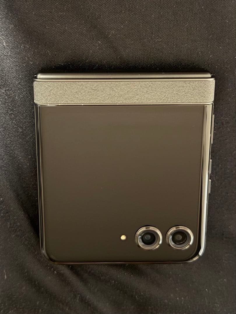 スマートフォン本体 Motorola razr 50 512GB