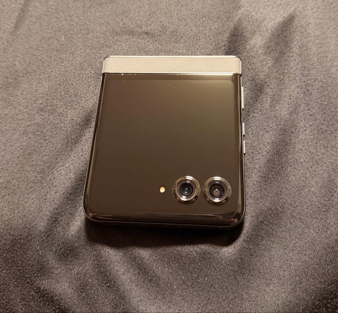 スマートフォン本体 Motorola razr 50 512GB