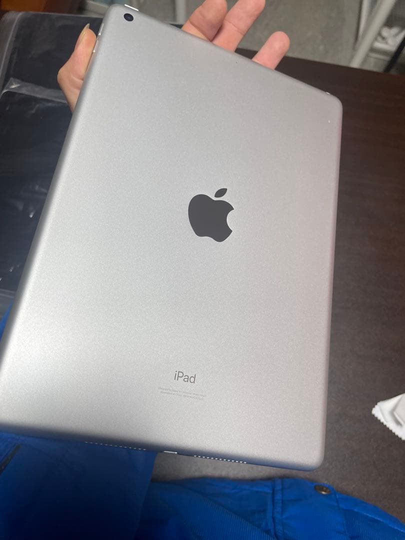 Apple iPad シルバー gen9