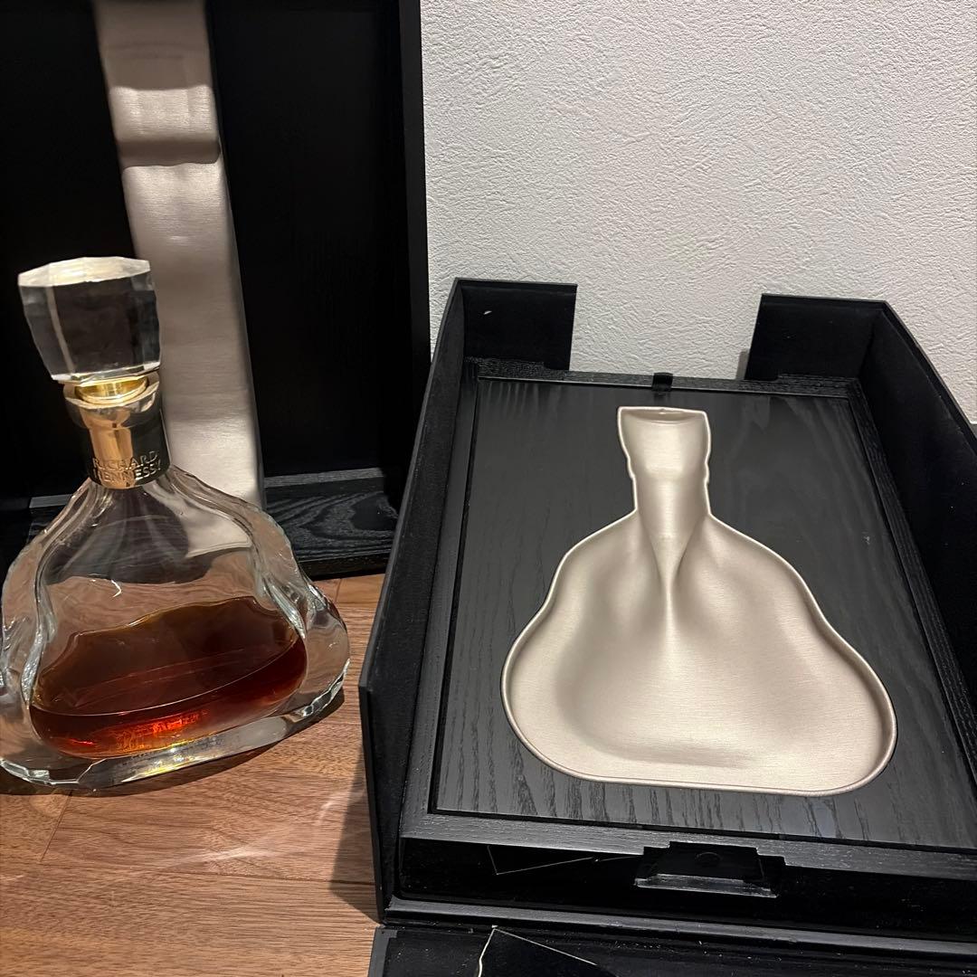 HENNESSY ヘネシー リシャール700mlバカラ製空き瓶、化粧箱、外箱あり