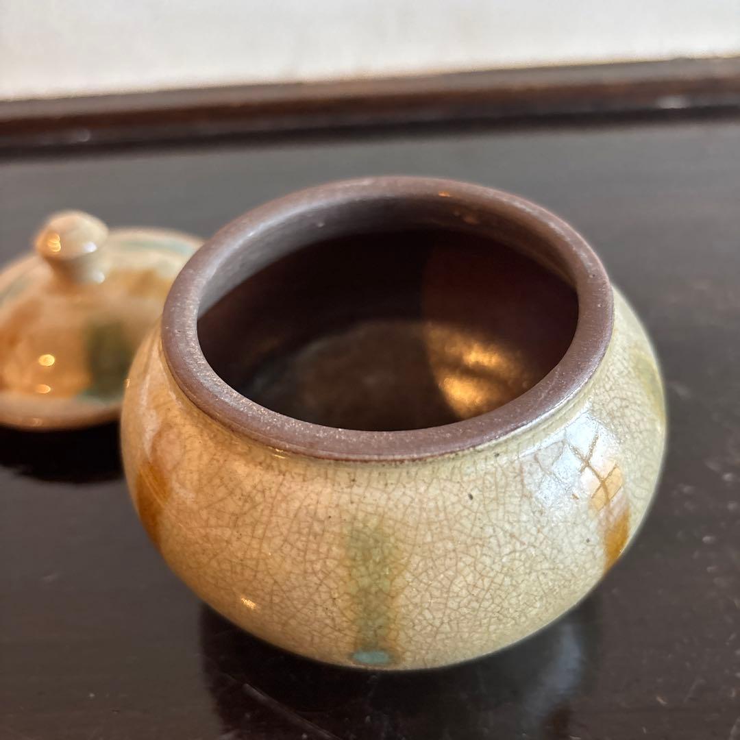 薬味入れ　小物入れ　丸型蓋付き　焼物　食器　工芸品　美術品　コレクション　伝統