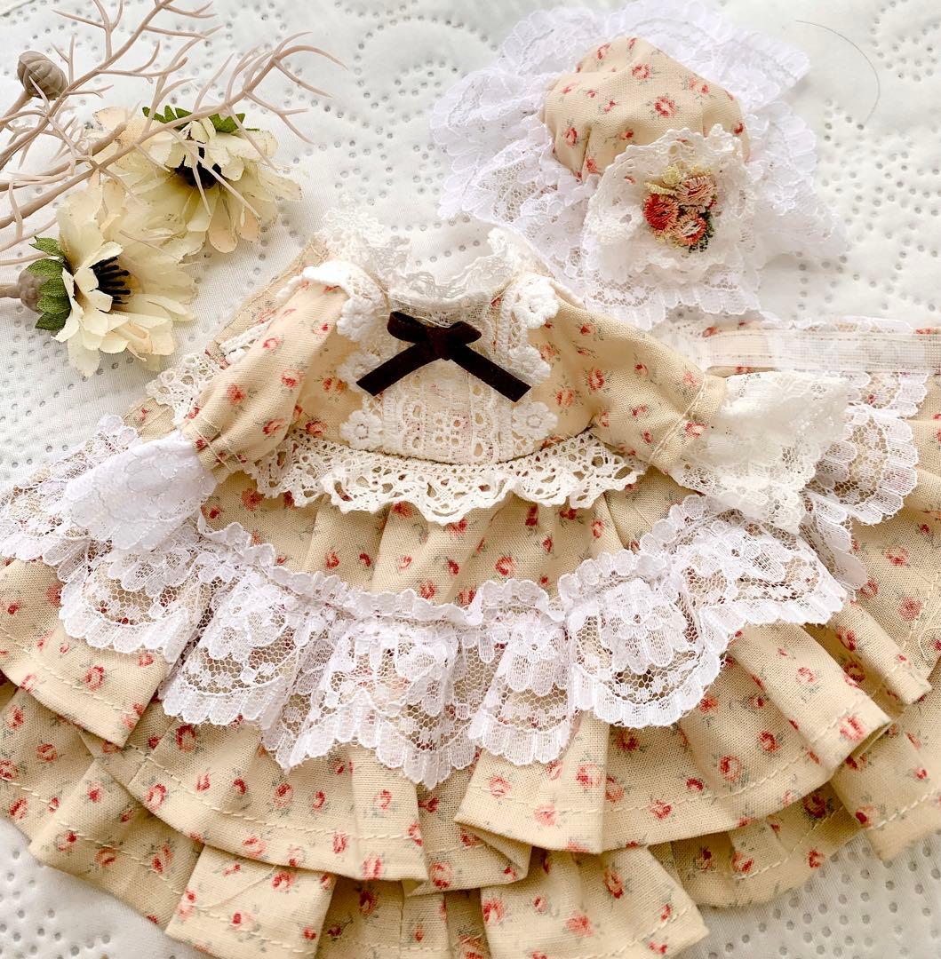 リカちゃんハンドメイド服★レースたっぷり段々ドレス