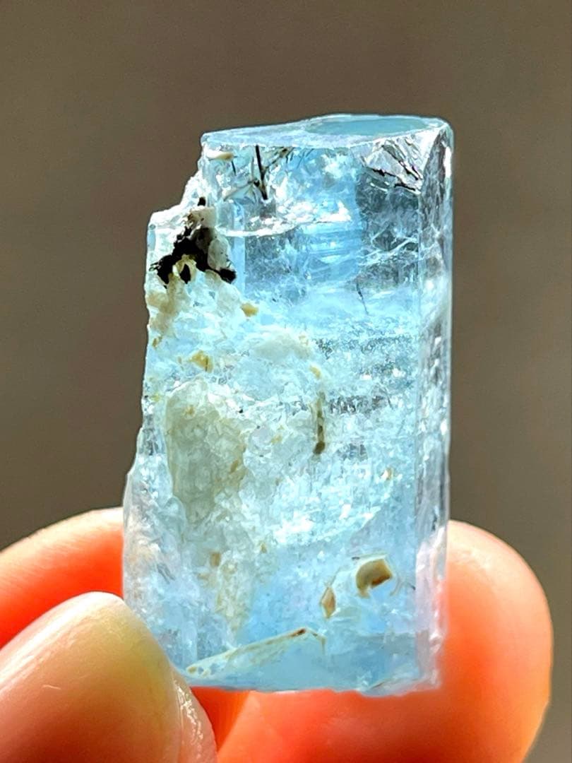 風景画のような世界観・ベトナム産 アクアマリン＆トルマリン共生27.25ct