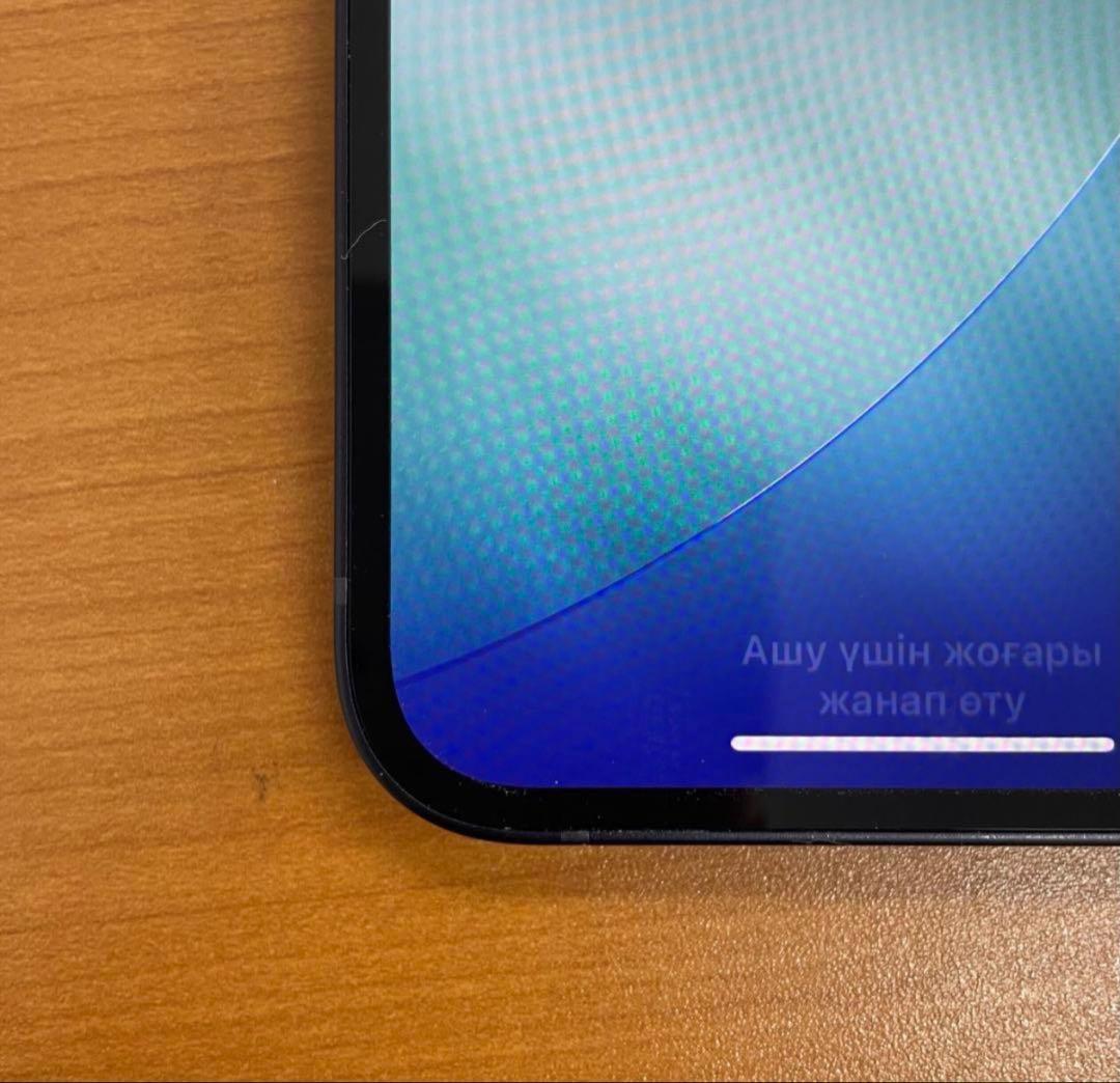 Apple iPhone 12 ブラック 本体，20w純正の充電器が付属