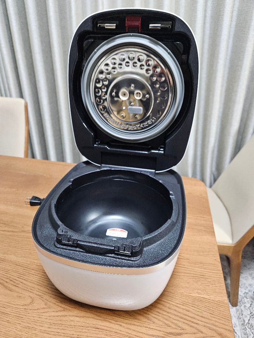 TIGER 圧力IH炊飯器 JPI-X100WX (2回使用)