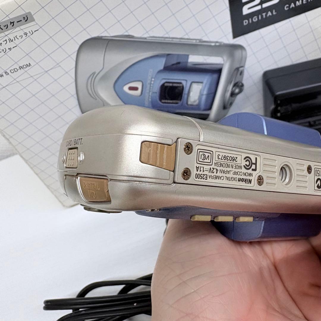 Nikon COOLPIX 2500 動作品 CFカード付 CCDレトロ 回転
