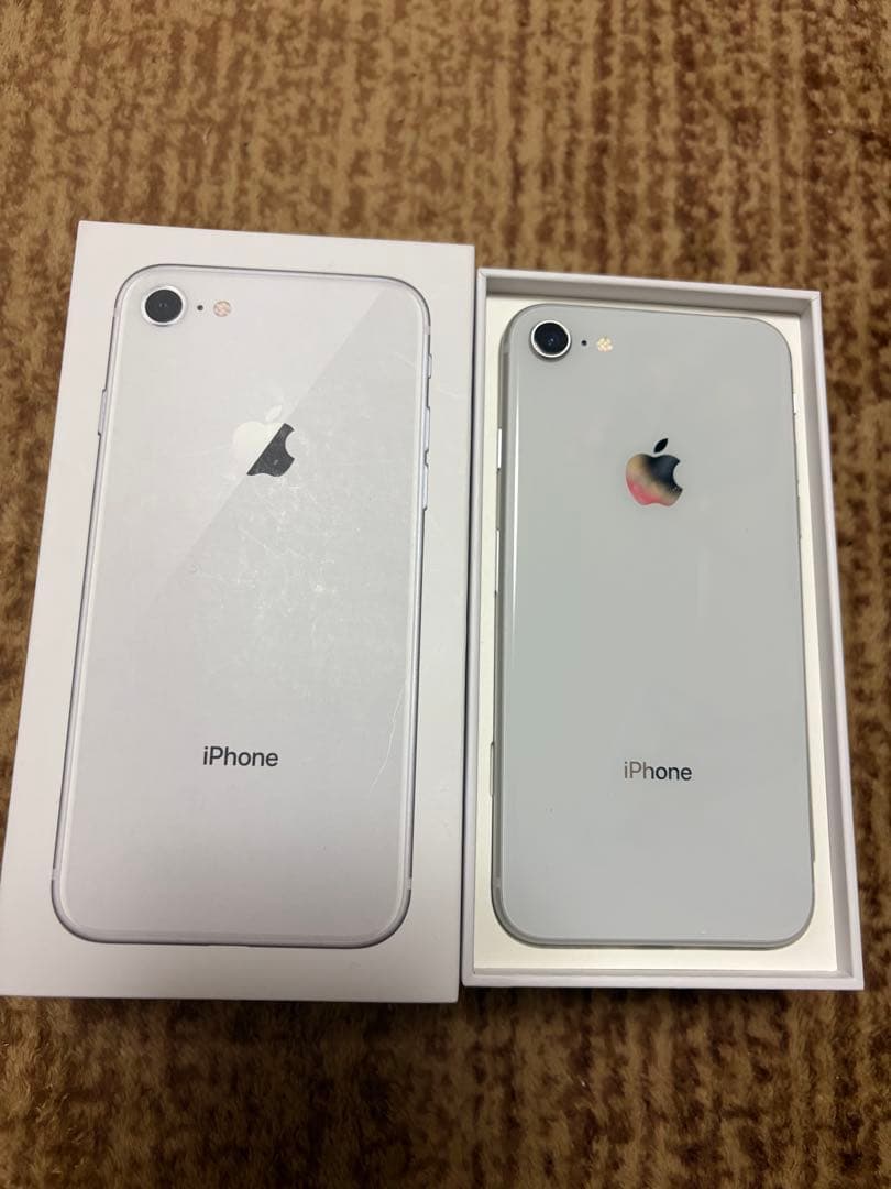 Apple iPhone 8 シルバー 本体のみ 箱付き　SIMロック解除済み