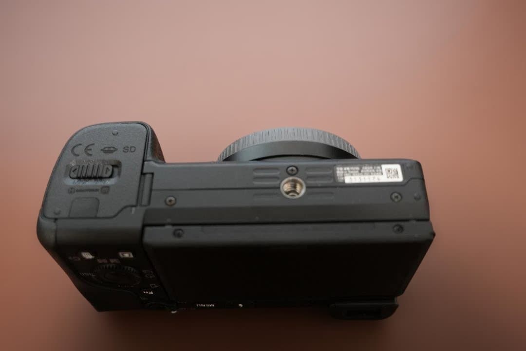 SONY α6400 カメラ（シャッター数約 66枚 高速SDカード付き）