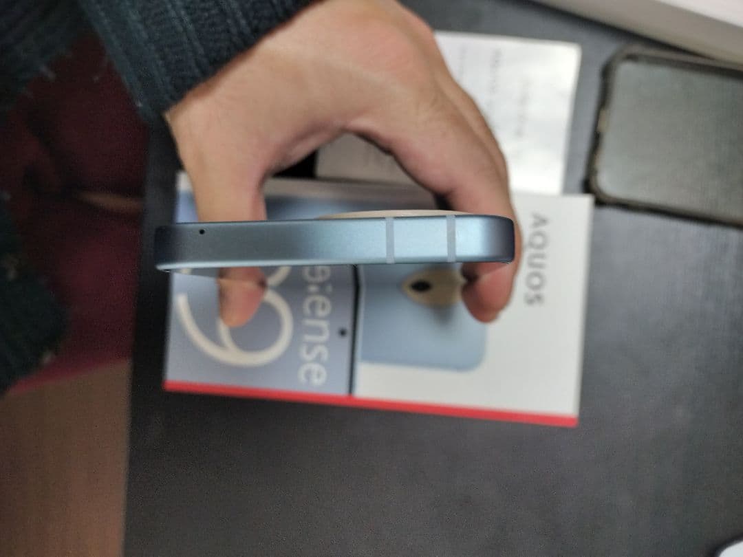 AQUOS sense 9 本体 ケース付き