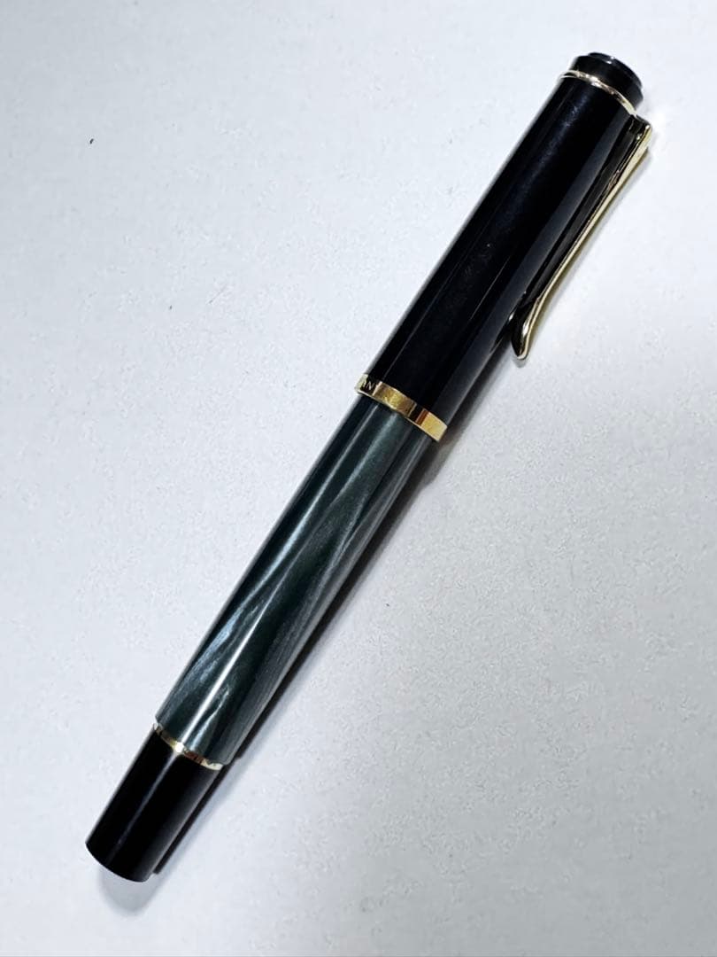 万年筆 黒とグレーのグラデーション