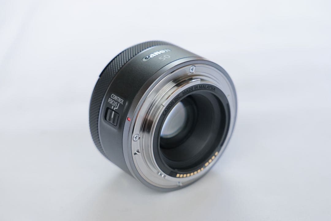 キヤノン RF50mm F1.8 STM 純正フード付き