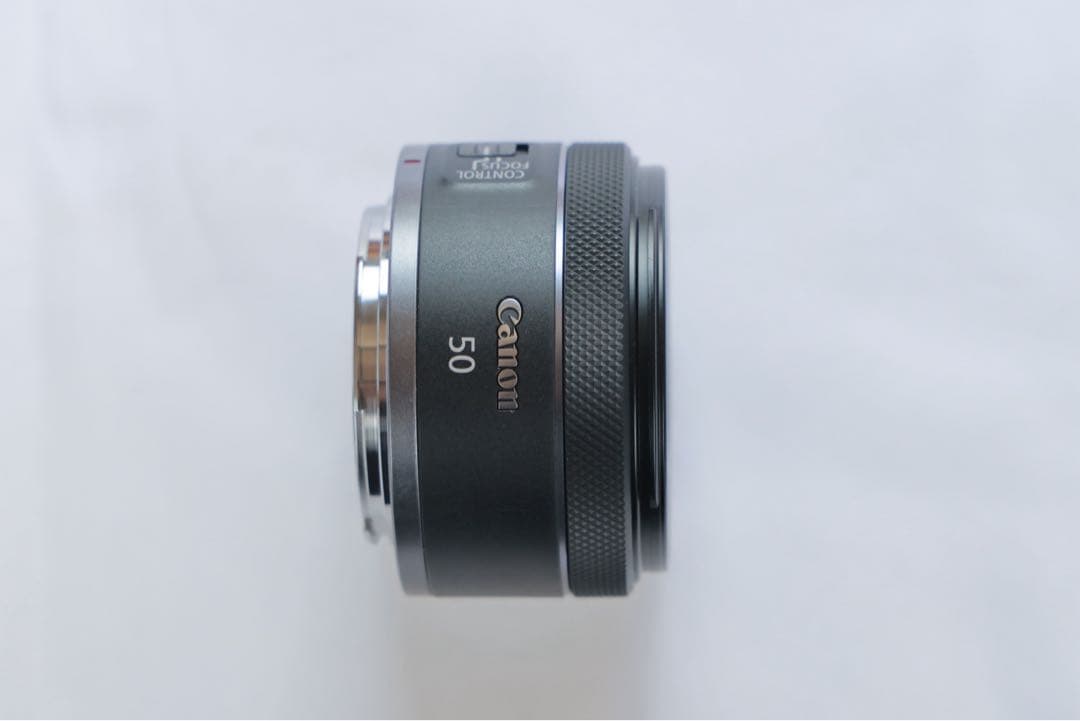 キヤノン RF50mm F1.8 STM 純正フード付き