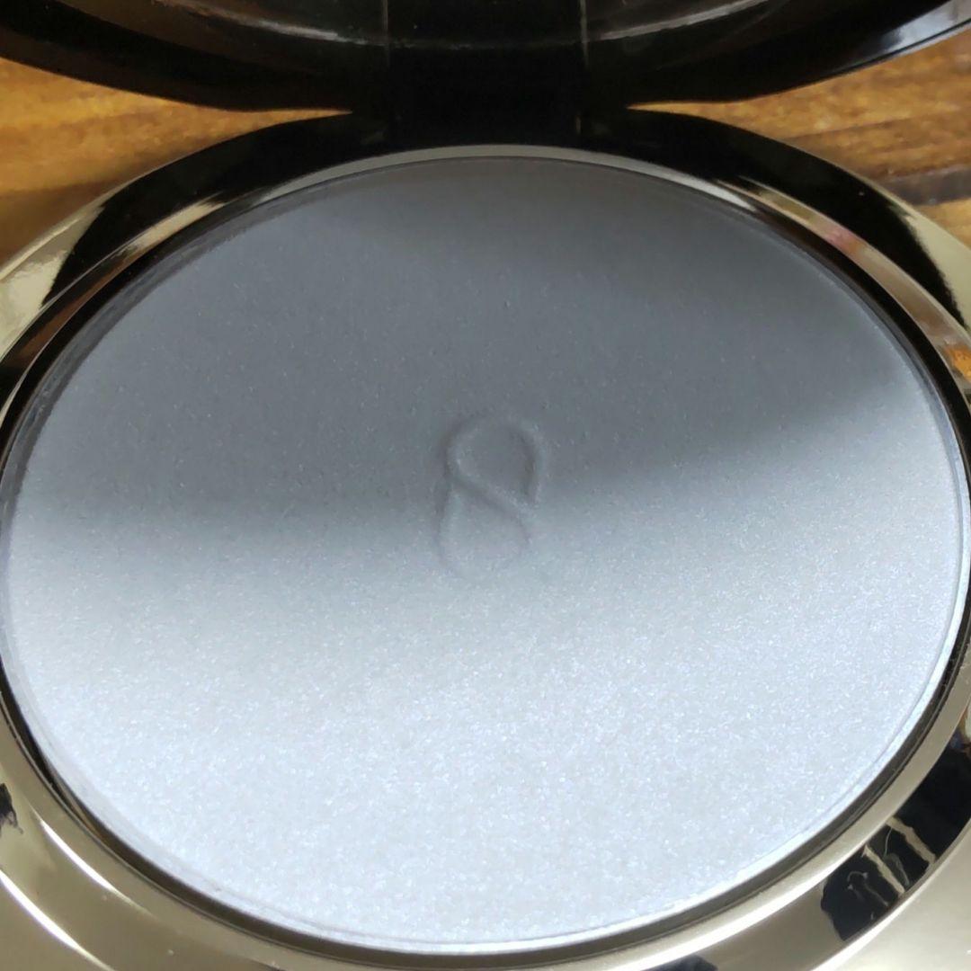 SUQQU グロウ セッティングパウダー コンパクト付き