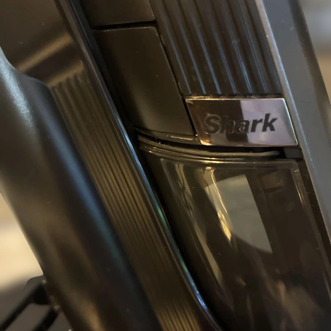 Shark スティッククリーナー本体 充電器付き