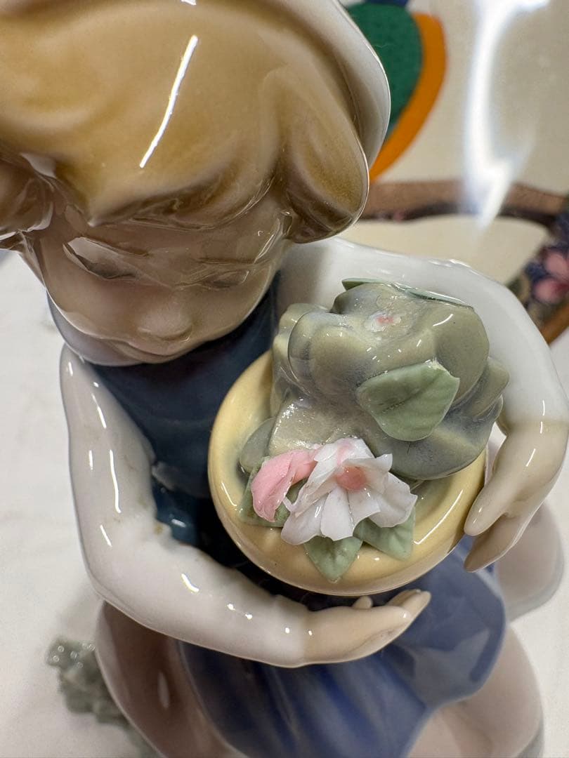 LLADRO リヤドロ「春が来た　花を持つ少女」 spring is Here