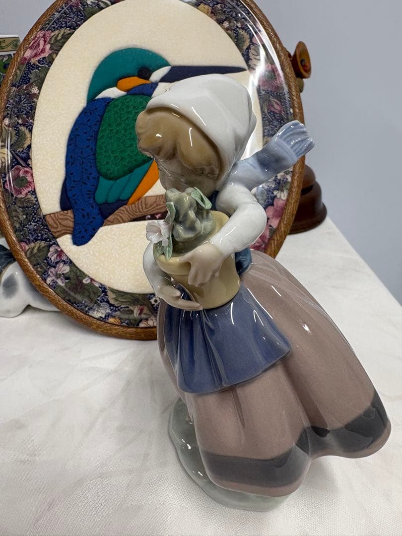 LLADRO リヤドロ「春が来た　花を持つ少女」 spring is Here