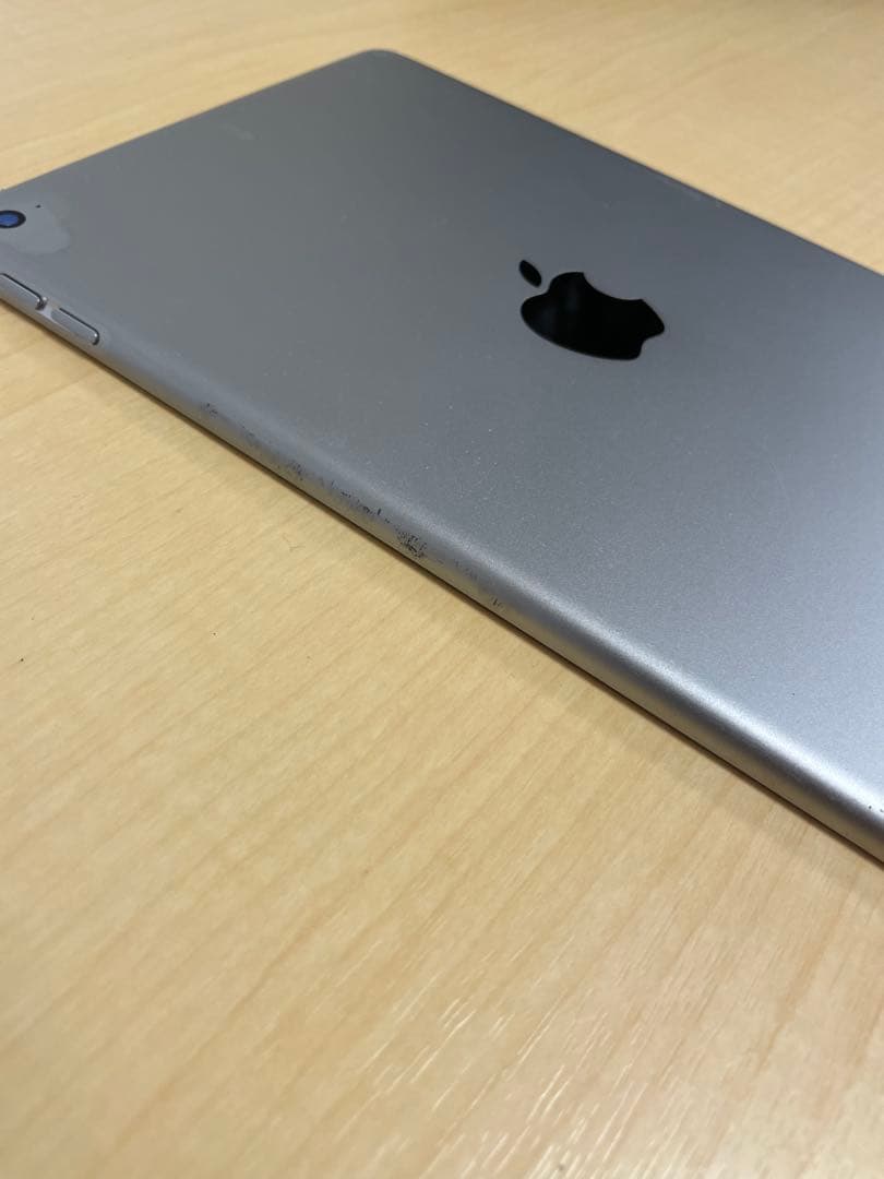 iPad mini 4 Wi-Fiモデル 128GB シルバー 中古