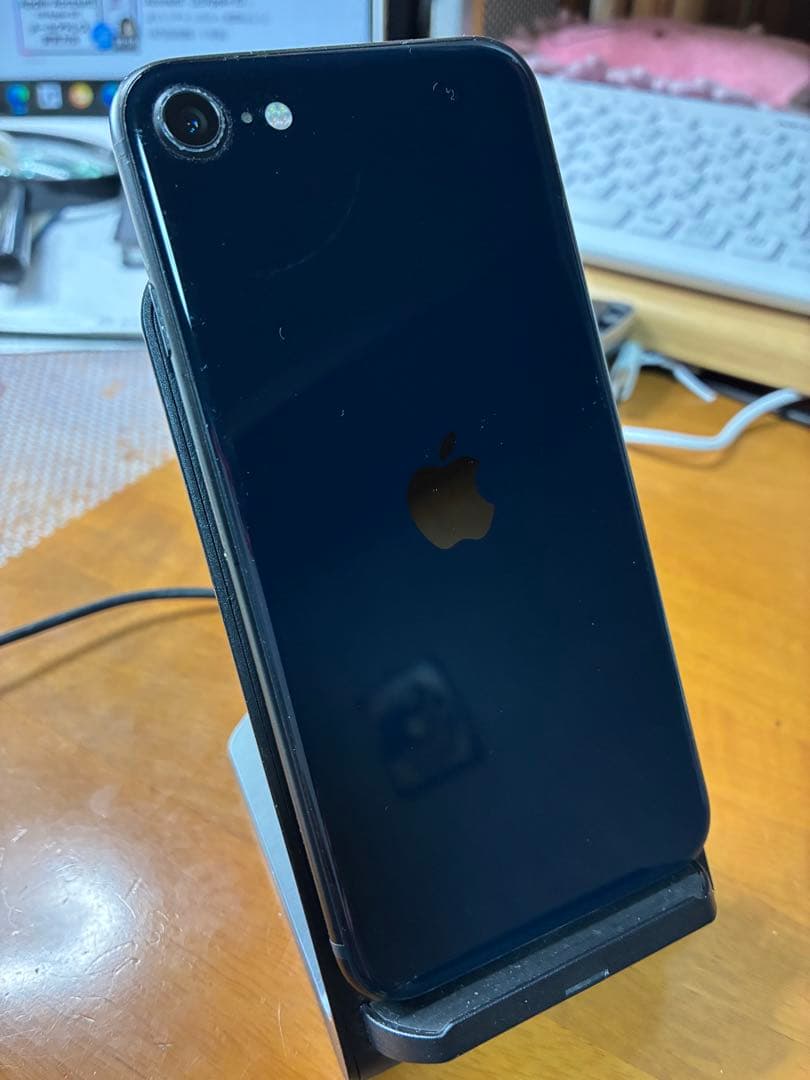 Apple iPhone SE (第3世代) 64GB ミッドナイト￼
