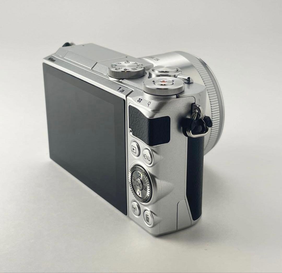 【極上美品】Nikon1 J5 18.5mm単焦点レンズキット　WiFi対応