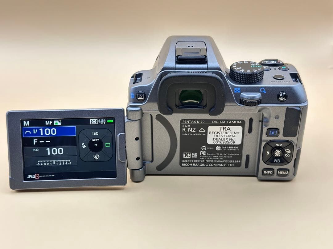 PENTAX K-70 ボディ (シルキーシルバー)