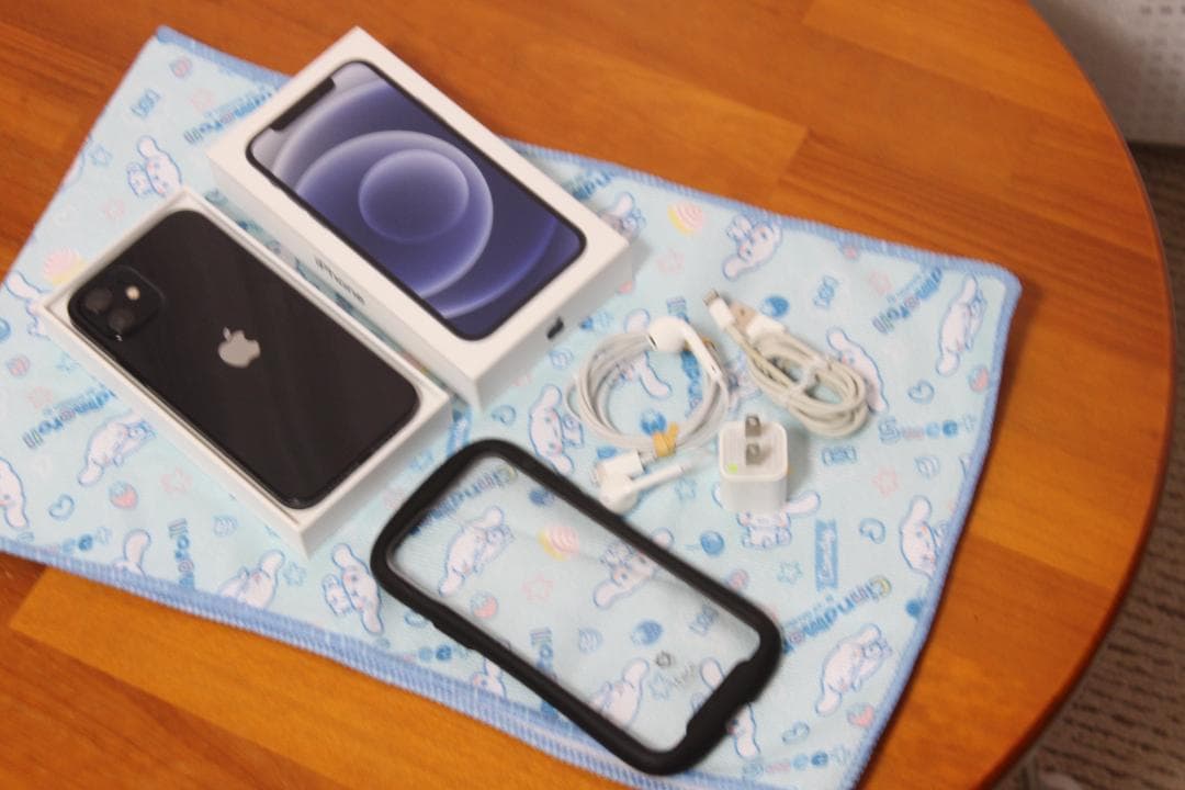 Apple iPhone 12ブラック128GB♡アクセサリ付き simロック無