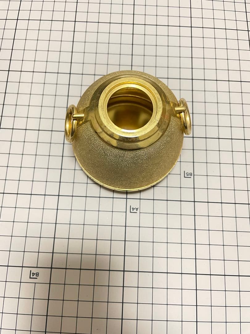 黄金の茶釜.金茶釜風 香炉置物 2点.開運金色の装飾が美しい円形スタンプ台。