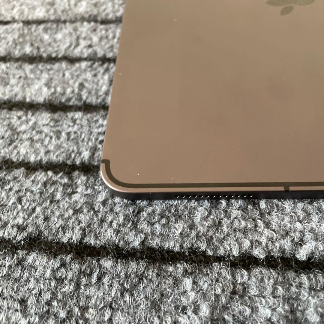 65 iPad Pro 11インチ 1世代 64GB SIMフリー　グレイ