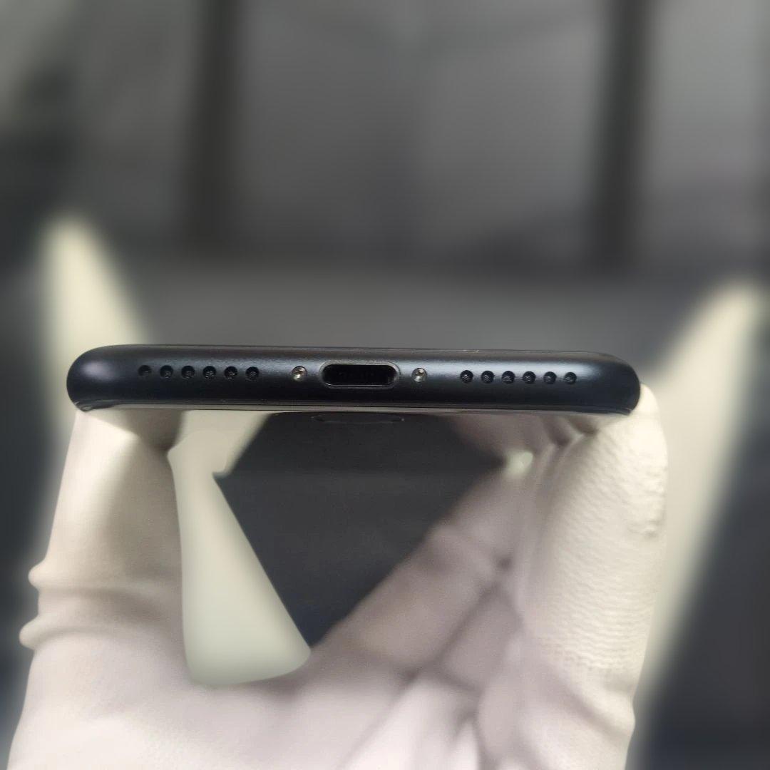 156 iPhone　se3 第3世代　64gb SIMフリー100%
