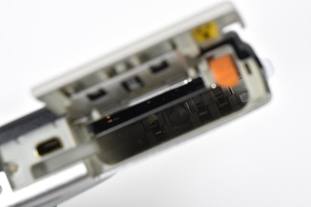 【美品・返品保証】　ニコン　Nikon COOLPIX S3000 シルバー