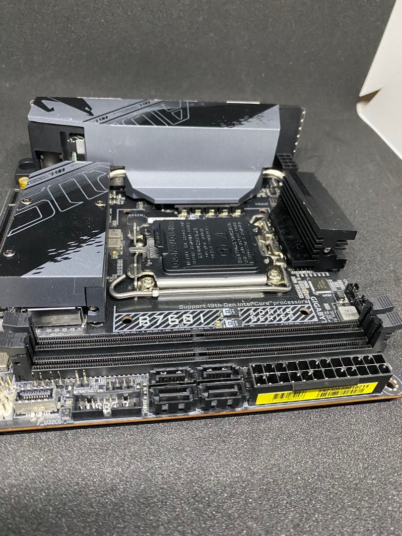 GIGABYTE B760i AORUS PRO DDR4 マザーボード