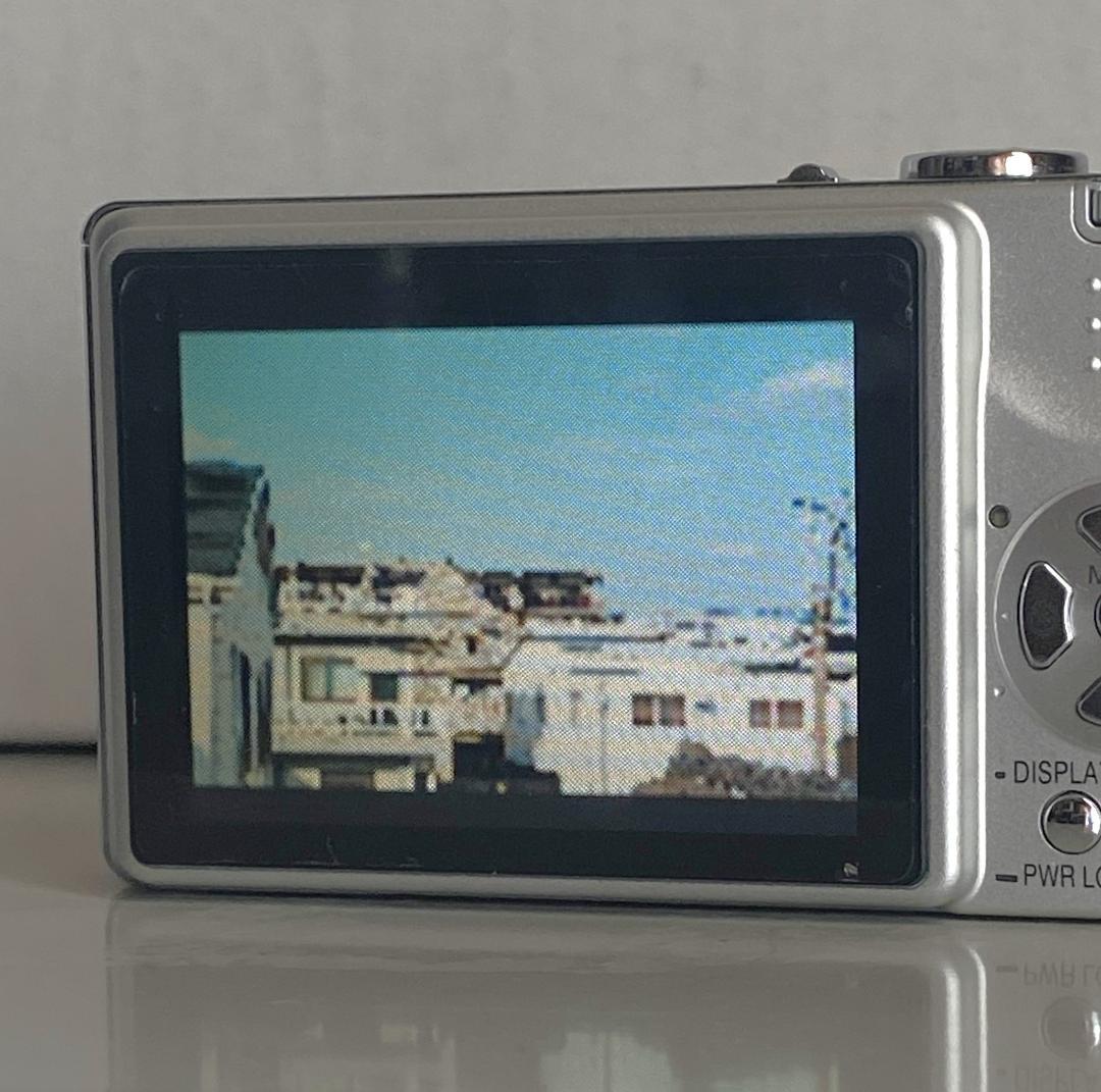Panasonic Lumix FX7 シルバー 本体とバッテリーチャージャー付
