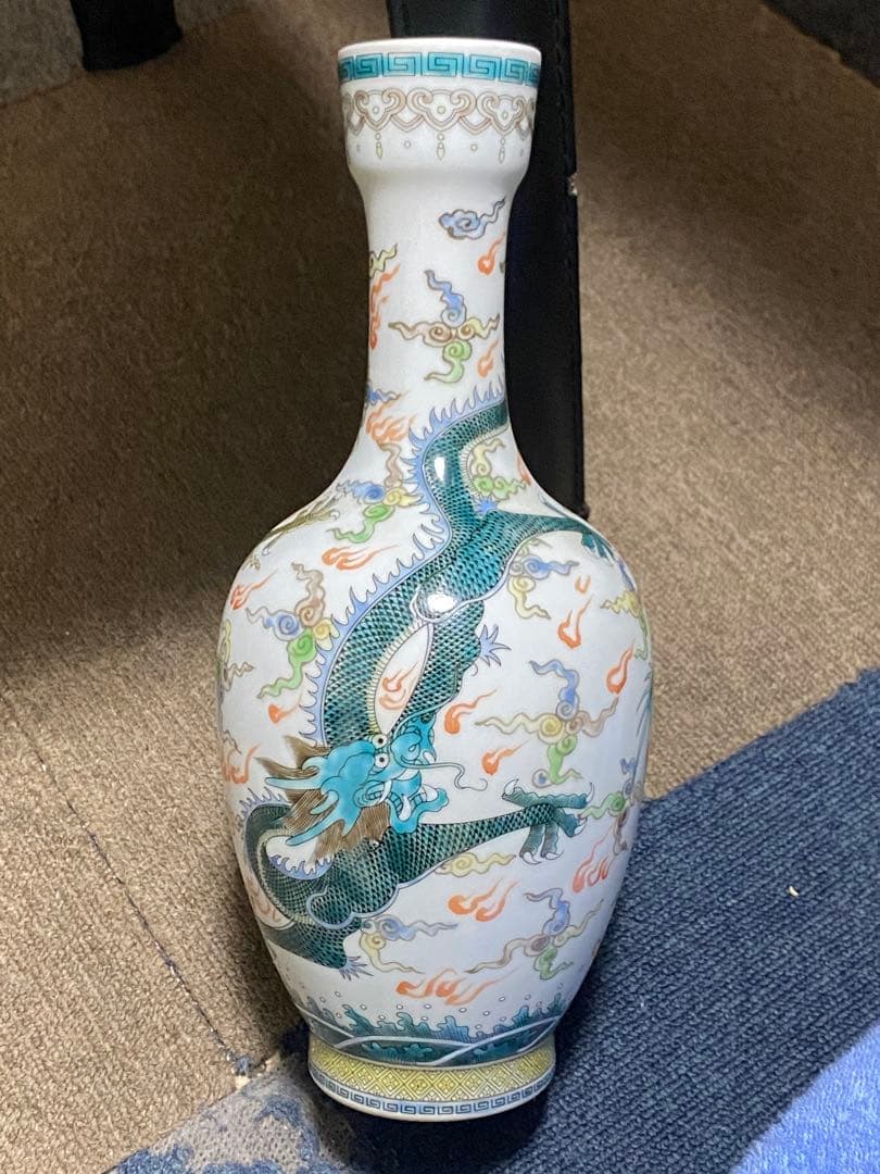 清朝　中國個美術ドラゴン模様の陶磁器花瓶　骨董品