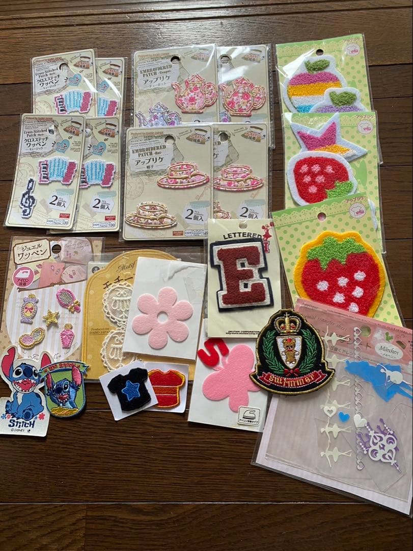 手芸素材セット（布、毛糸、ビーズなど）　ハギレ