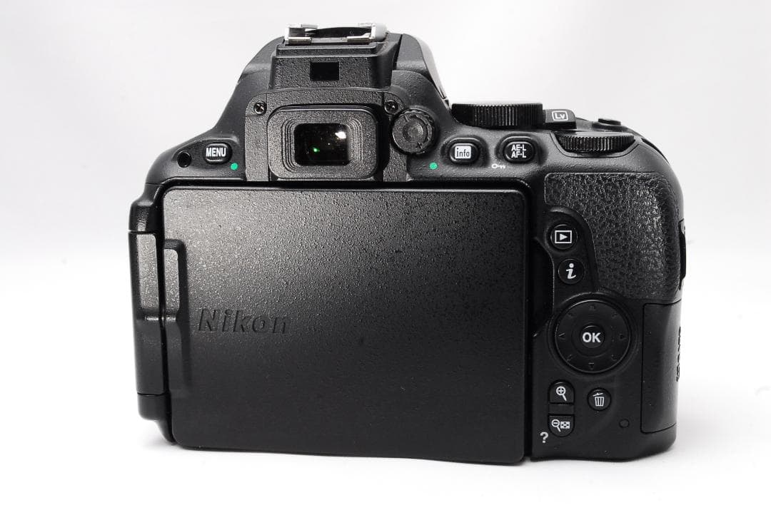 Nikon D5500 Wi-Fi転送機能搭載 自撮り ニコン 一眼レフカメラ