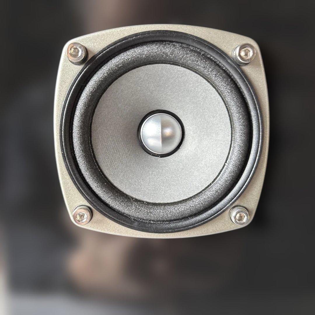 バスレフ型自作スピーカー　Fostex FF85WK搭載