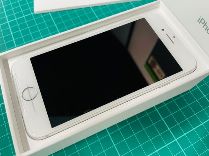 (新品未使用)iPhone 7 Silver 32 GB SIMフリー