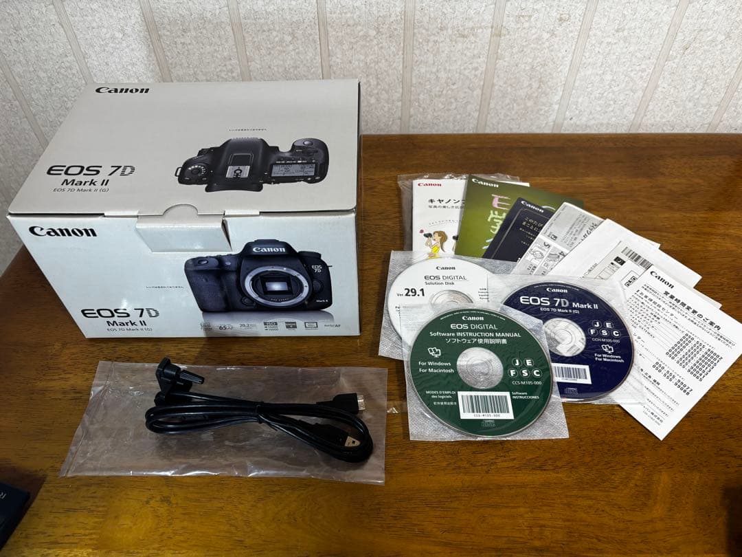 Canon EOS 7D Mark II ボディ（バッテリー2個付き）