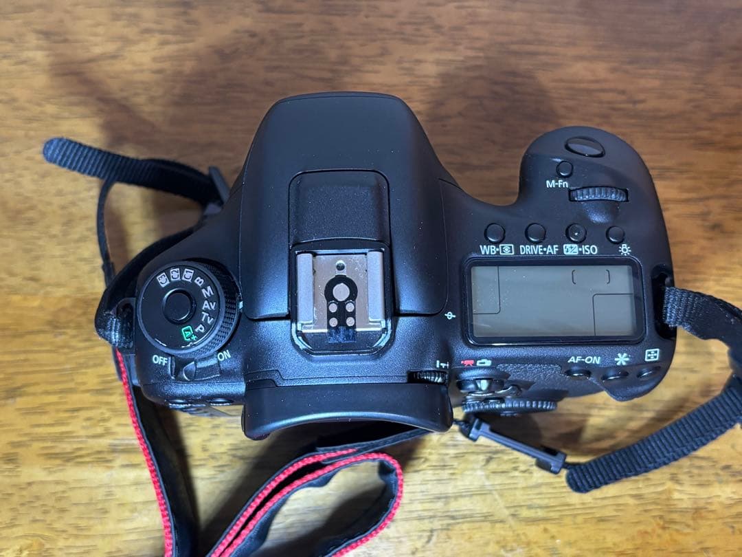 Canon EOS 7D Mark II ボディ（バッテリー2個付き）