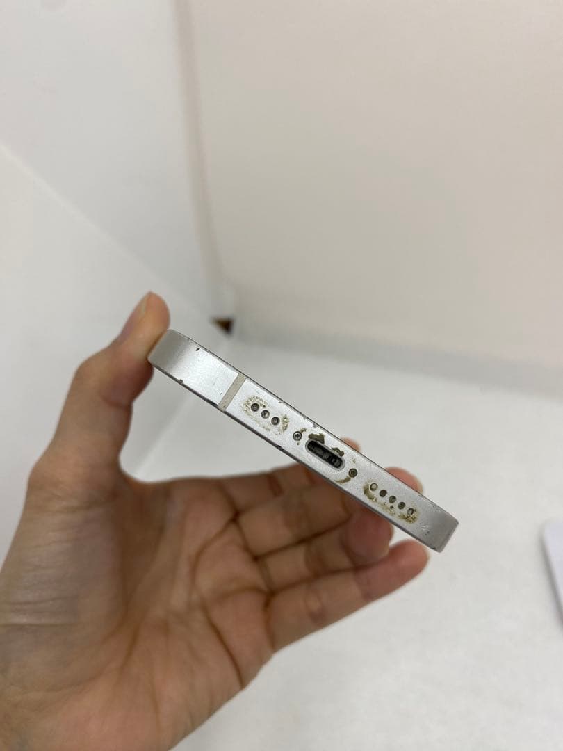iPhone 13 128GB SIMフリー 背面ひび割れ 63356