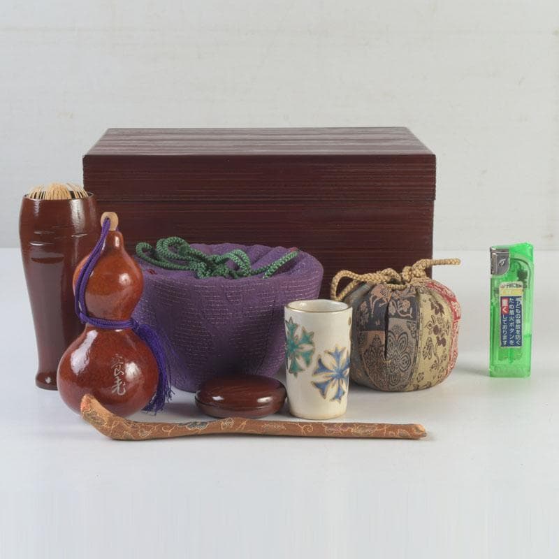 茶道具　茶箱　金彩山水人物文茶碗　棗　香合など　十点　一式　仕覆付　V　9963