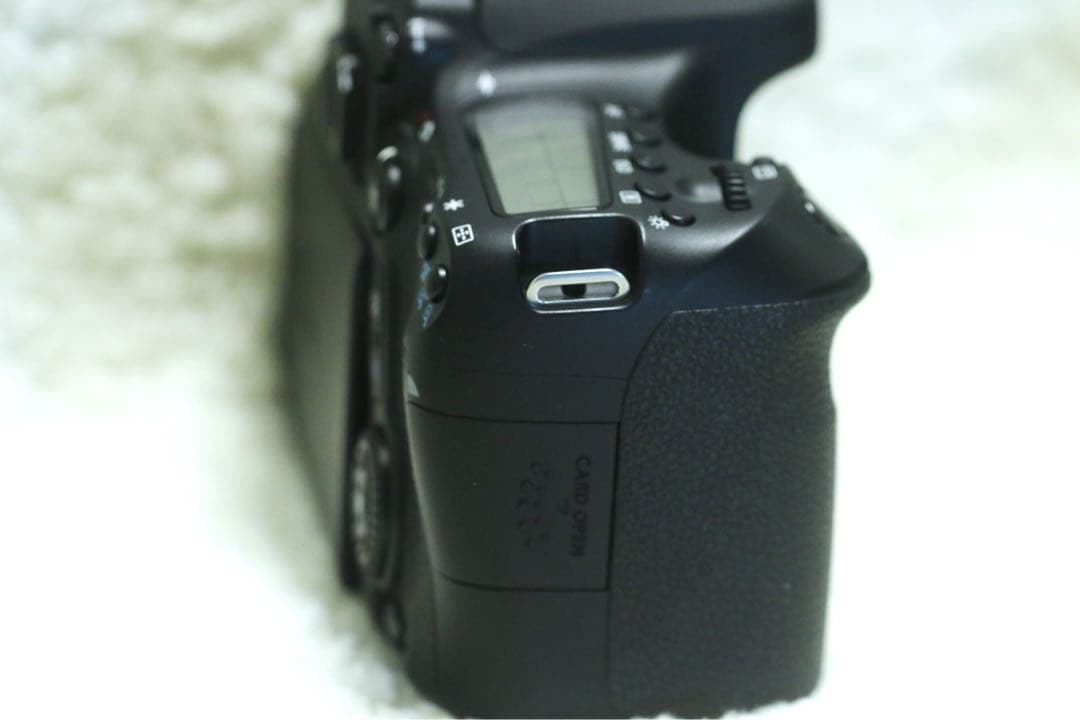 Canon EOS 70D ジャンク品　デジタル一眼レフカメラ