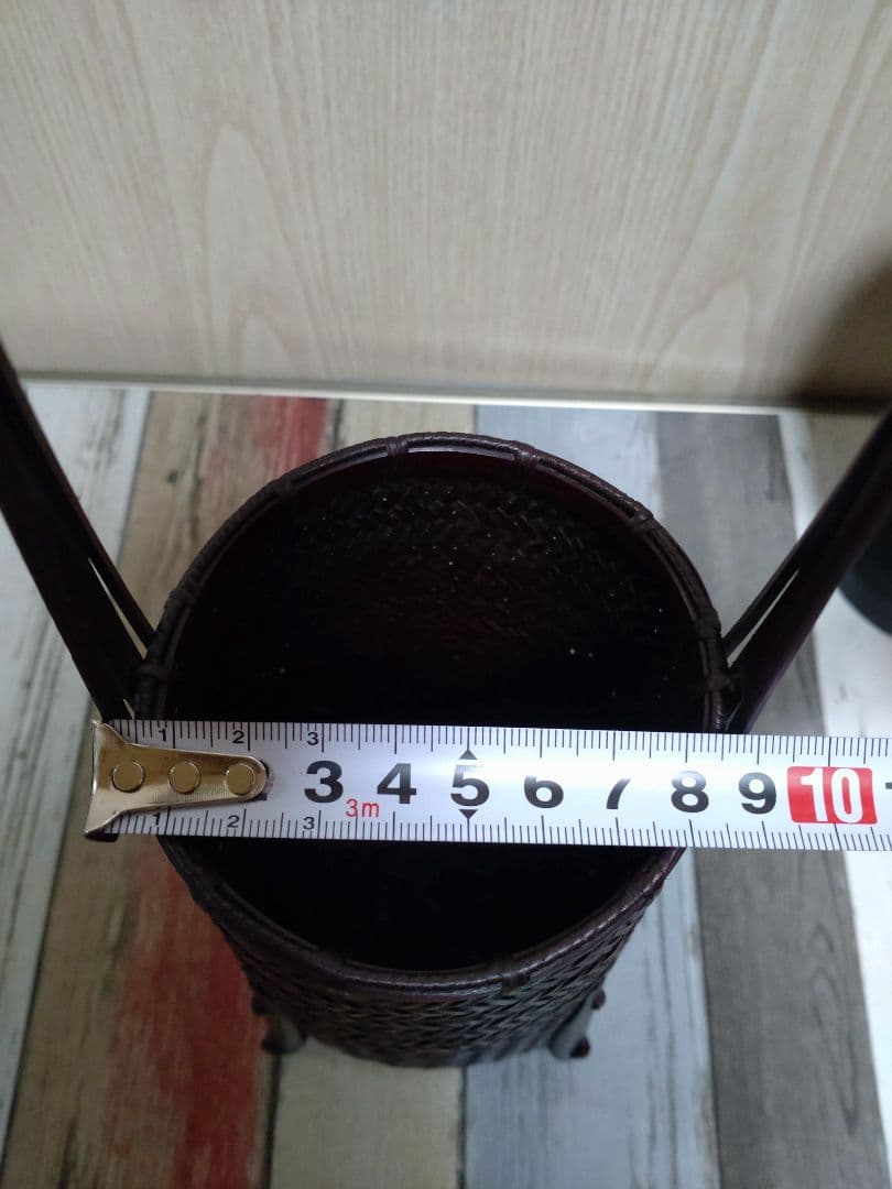 脚付き　縄代網み花籠