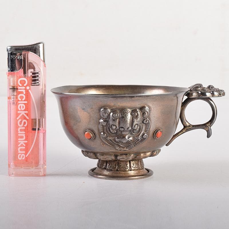 中国　白銅　神獣刻　玉石装飾　取手付杯　約167g　M　R8495
