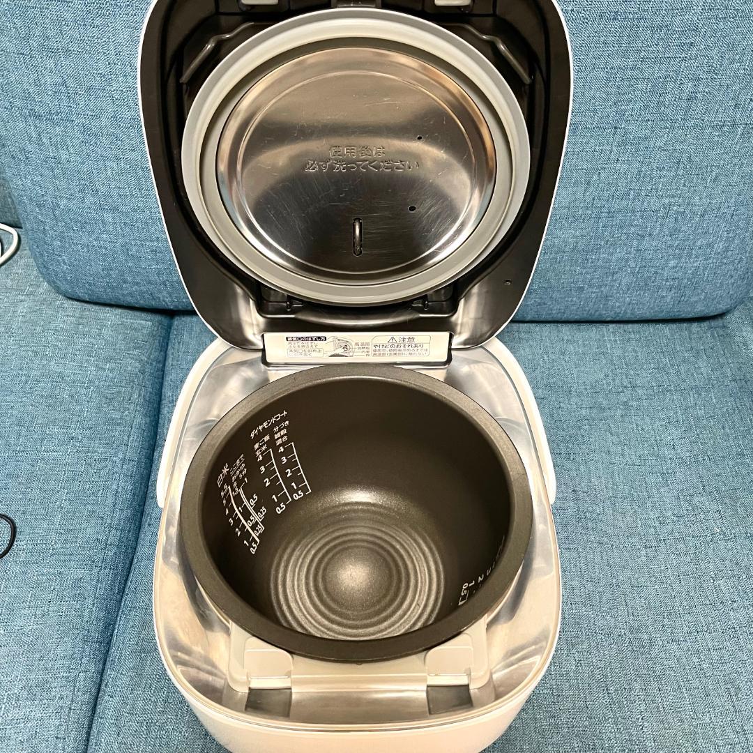 TOSHIBA RC-10VXV 炊飯器 2023年製　5.5合