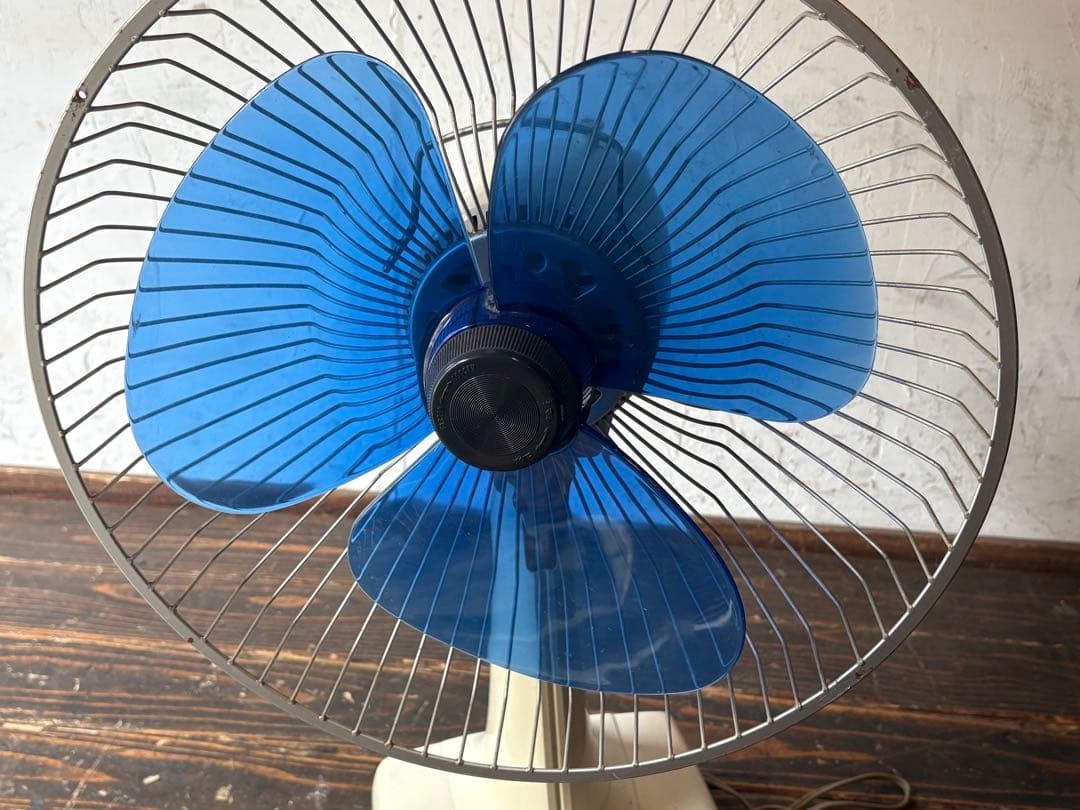クラシック青い扇風機　レトロ　ポップ　アンティーク　昭和