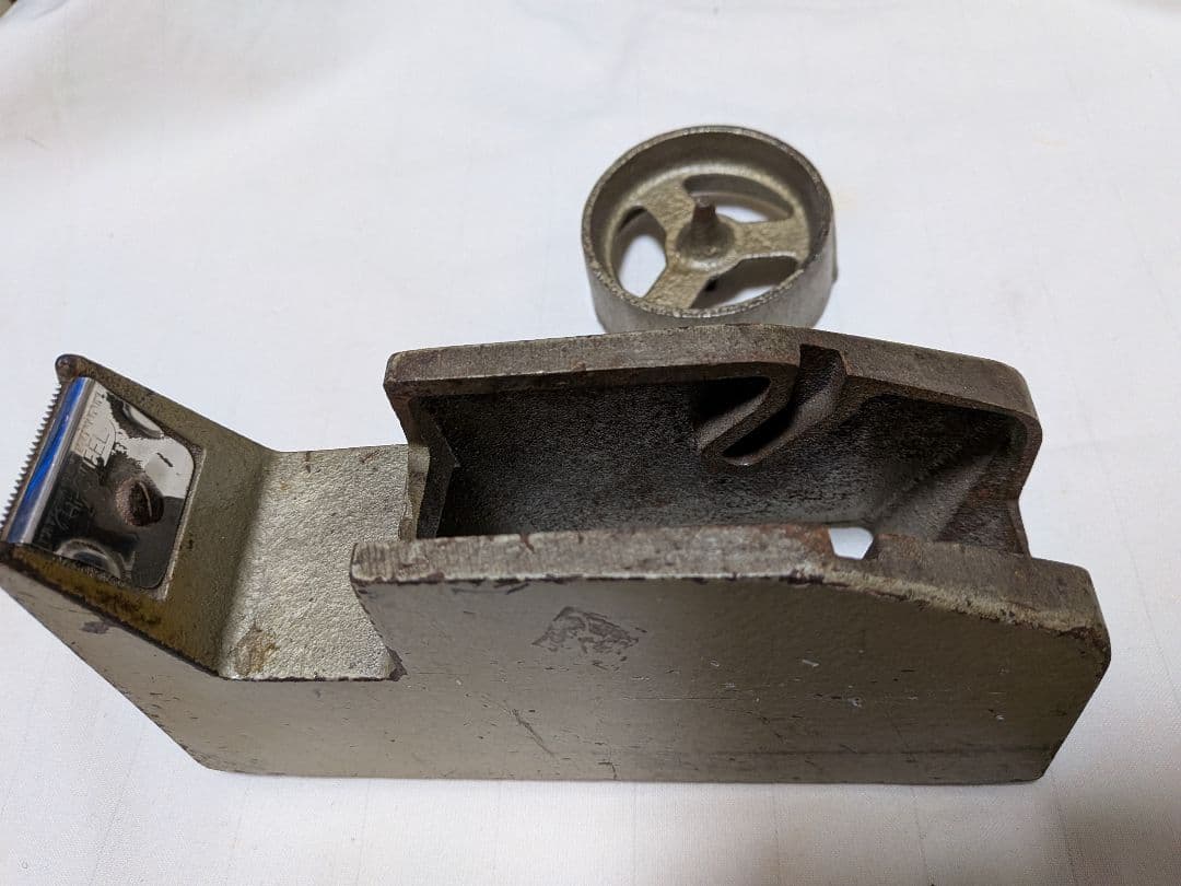 鋳物テープカッター　鋸刃タイプ　レトロ商品