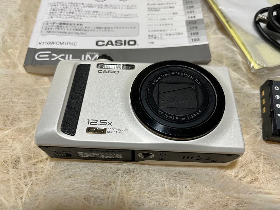 美品‼︎CASIO EXILIM カシオ コンパクトデジタルカメラEX-ZR100